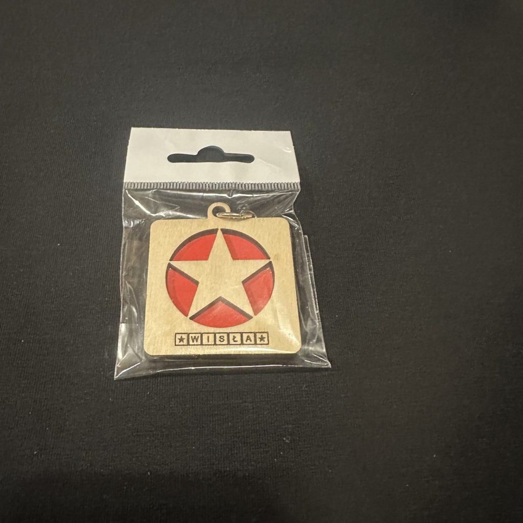 drewniany brelok Gwiazda na czerwonym tle